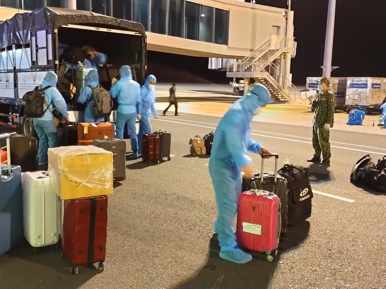 Khánh Hòa đón 355 người trở về từ Nhật Bản và thực hiện cách ly theo quy định

